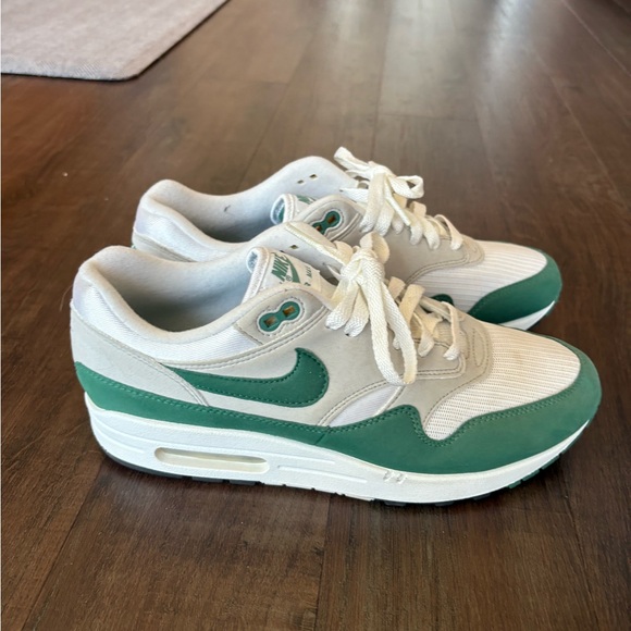 Nike Other - Nike Air Max Sneakers in Green and White